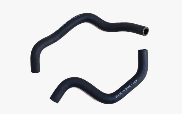 发动机燃油回油管